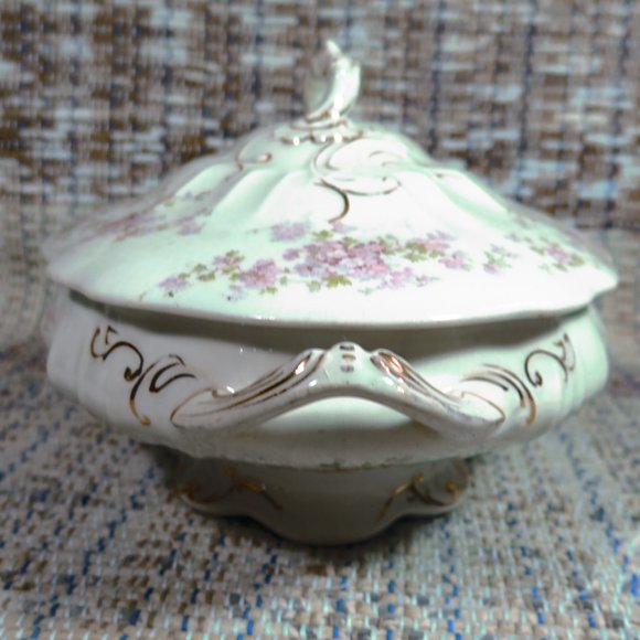 Etruria-Mellor & Co Covered Vegetable Dish with Lid, Gold Accents - Picture 12 of 12